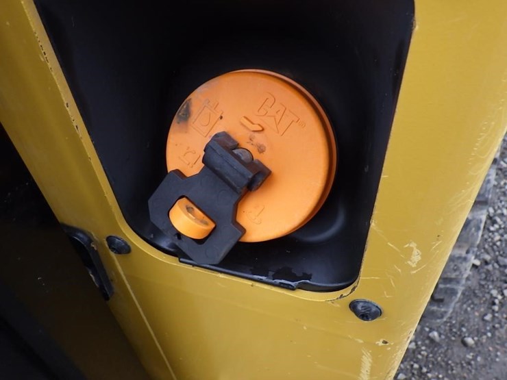 2020-caterpillar-226d3-image-13