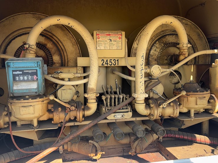 1997-international-4700-image-8