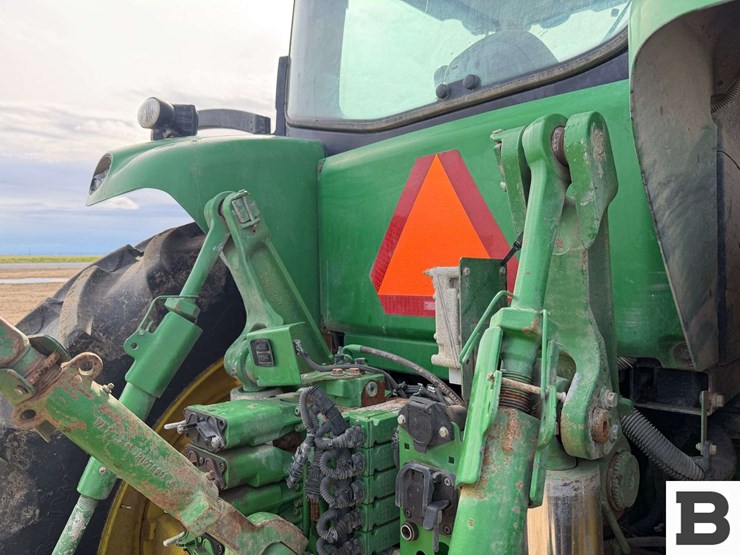 2011-john-deere-8310r-image-28