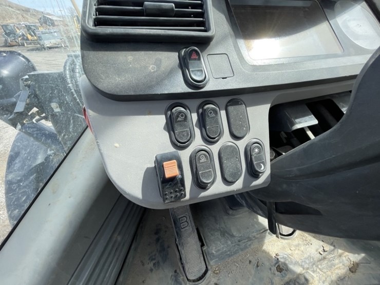 2019-komatsu-wa320-8-image-31