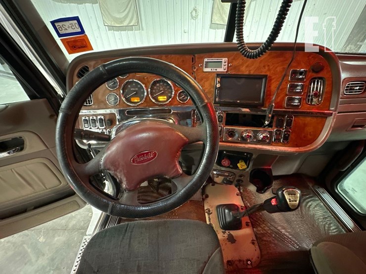 2008-peterbilt-386-image-14