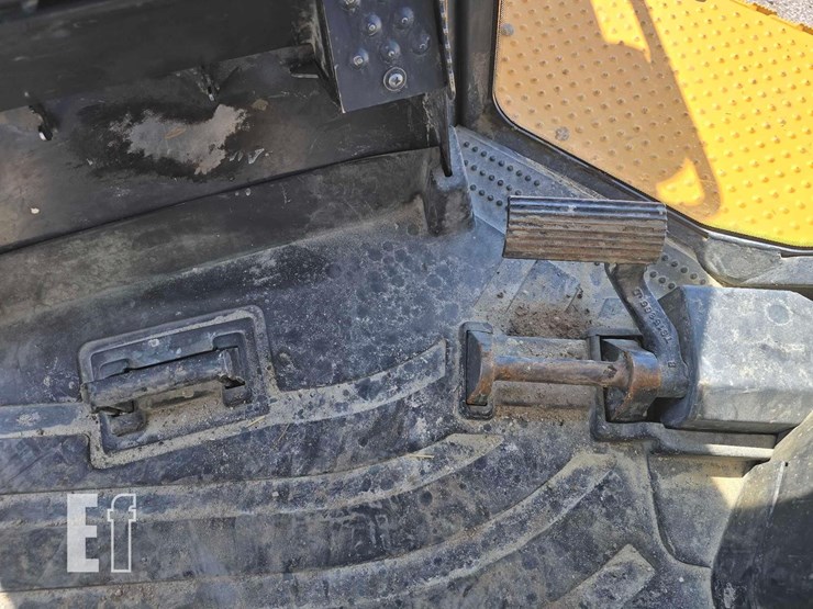 2018-deere-1050k-image-12