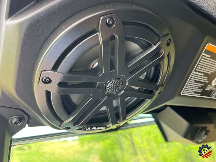 2026-can-am-defender-limited-hd11-triple-image-64