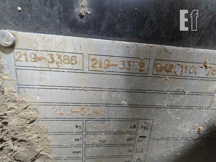 2021-caterpillar-416-image-16