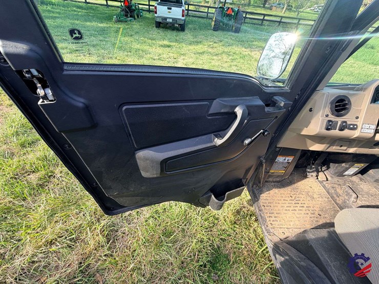 2024-john-deere-gator-xuv-835r-image-41