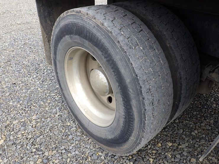 2010-peterbilt-337-image-26