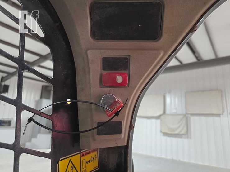 2015-caterpillar-259d-image-17