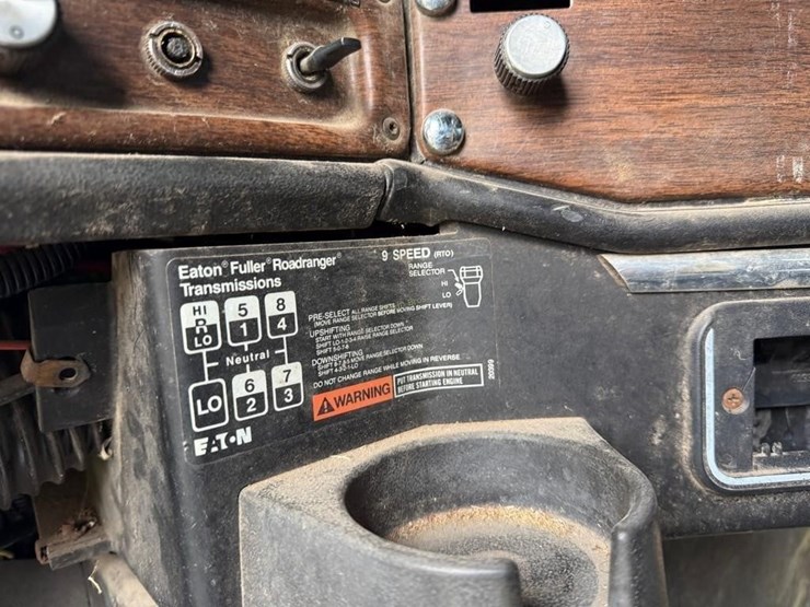 1990-freightliner-fld112-straight-truck-image-13