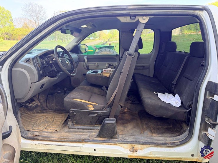 2012-chevrolet-silverado-2500hd-image-36