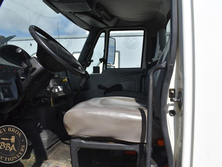 2005-international-durastar-4300-image-35