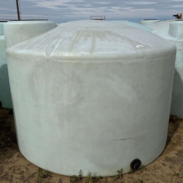 1550 Gallon Round Poly Fertilizer Tank
