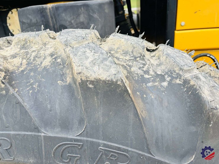 2010-caterpillar-120m-image-17