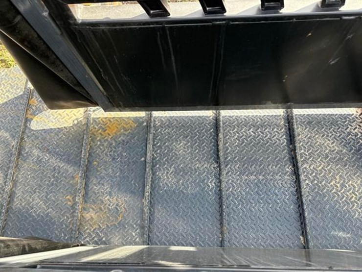 mechanical-squeeze-chute-image-5