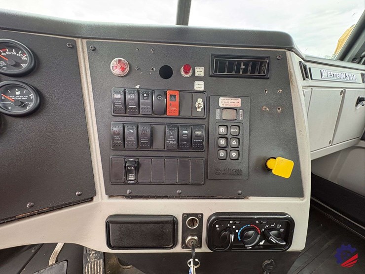 2019-western-star-4700-image-90