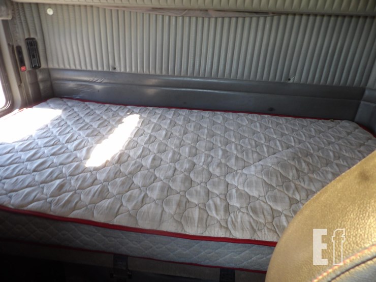 2005-kenworth-w900l-image-30