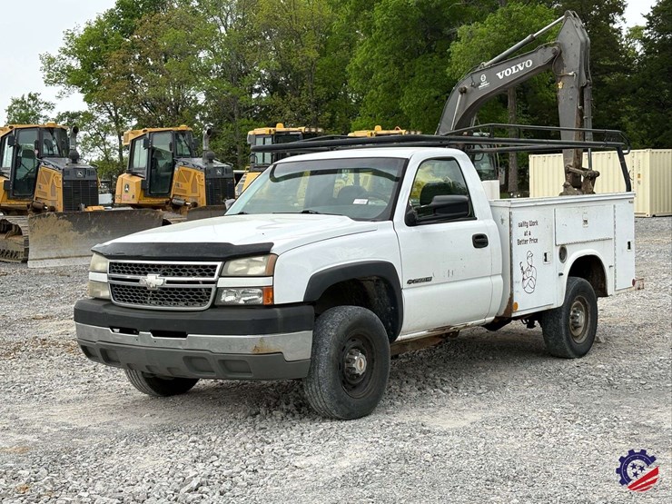 2005-chevrolet-silverado-2500hd-image-12