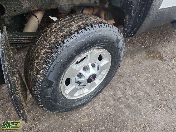 2011-gmc-sierra-2500hd-image-9