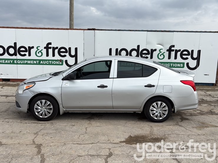 2015-nissan-versa-image-5