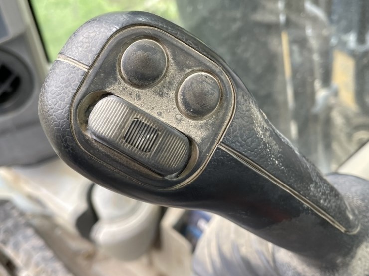 2013-caterpillar-320e-image-35