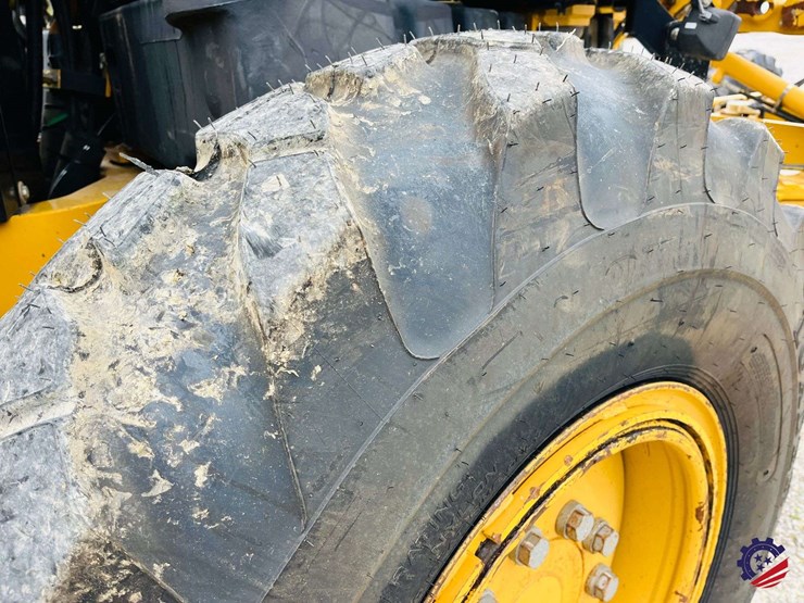 2010-caterpillar-120m-image-23