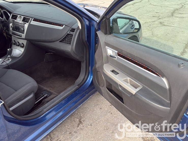 2010-chrysler-sebring-image-26