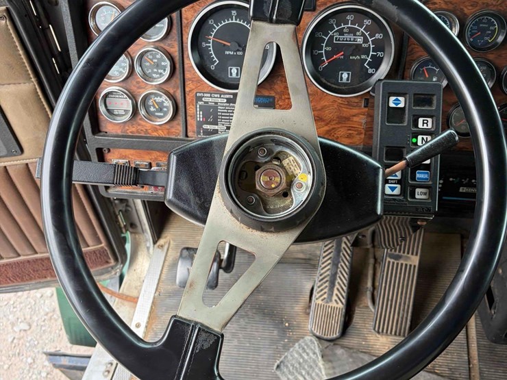 2001-kenworth-t800-image-15