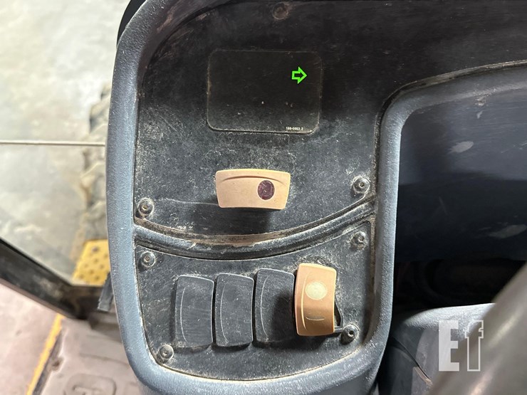 2001-caterpillar-420d-image-23