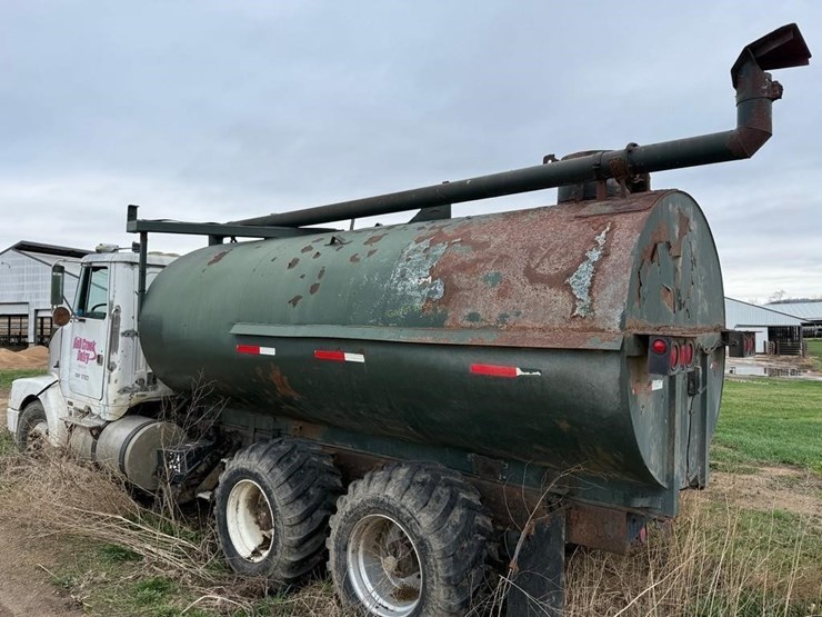 1988-white-gmc-volvo-manure-truck-image-8