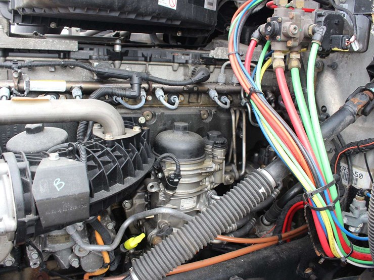 2019-freightliner-cascadia-126-image-16