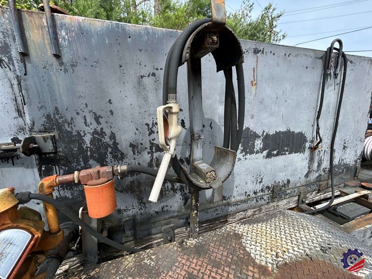 fuel-&-lube-truck-image-42