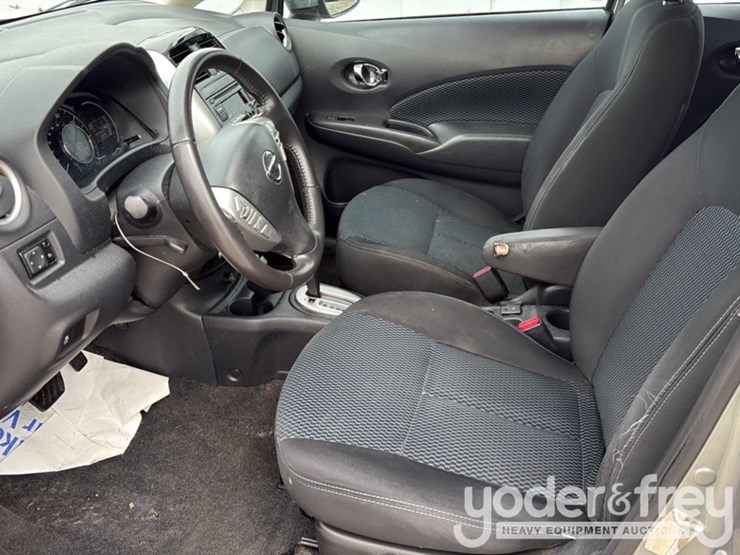 2015-nissan-versa-image-33