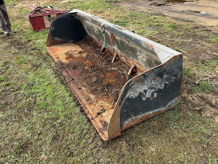 universal-attach-110"-bucket-image-1