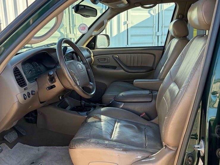 2004-toyota-sequoia-image-13