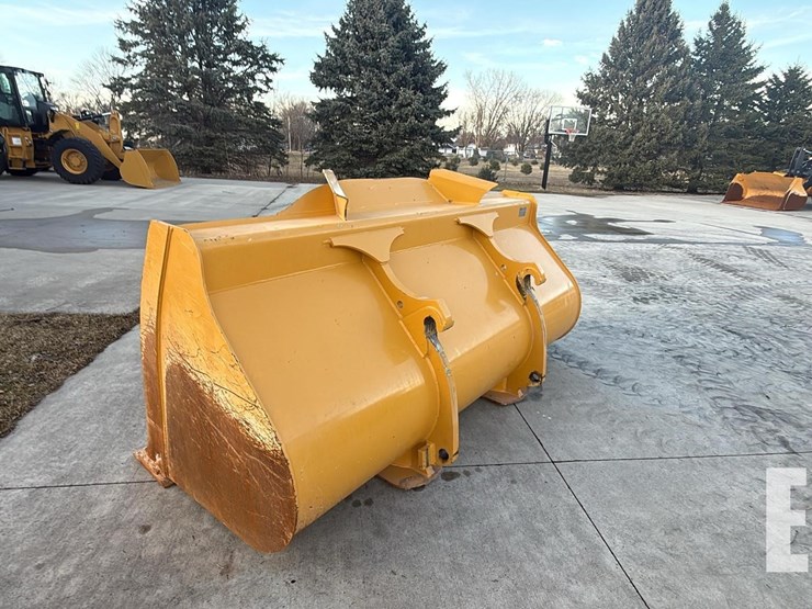 2024-deere-624-p-tier-image-13