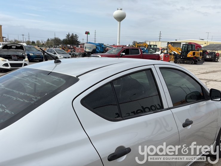 2015-nissan-versa-image-23