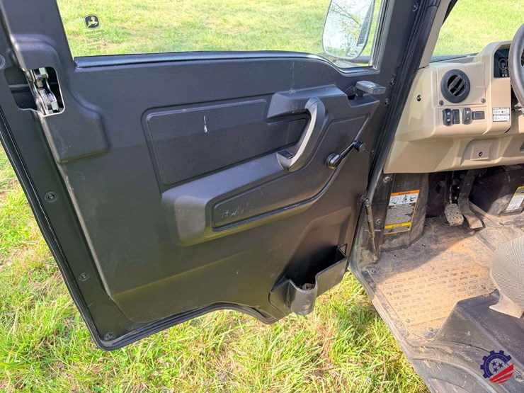 2023-john-deere-gator-xuv-835r-image-26