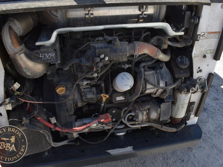 2023-bobcat-t770-image-30