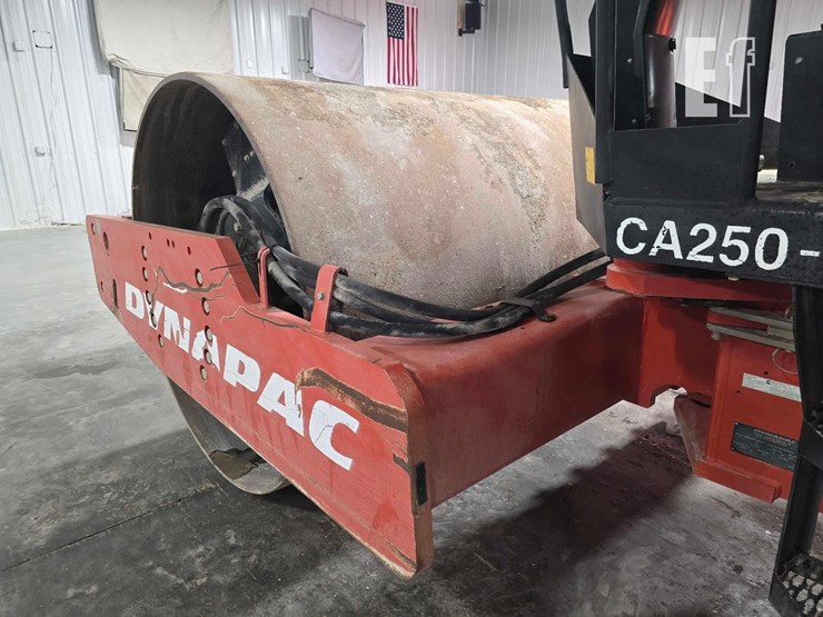 2011-dynapac-ca250d-ii-image-12