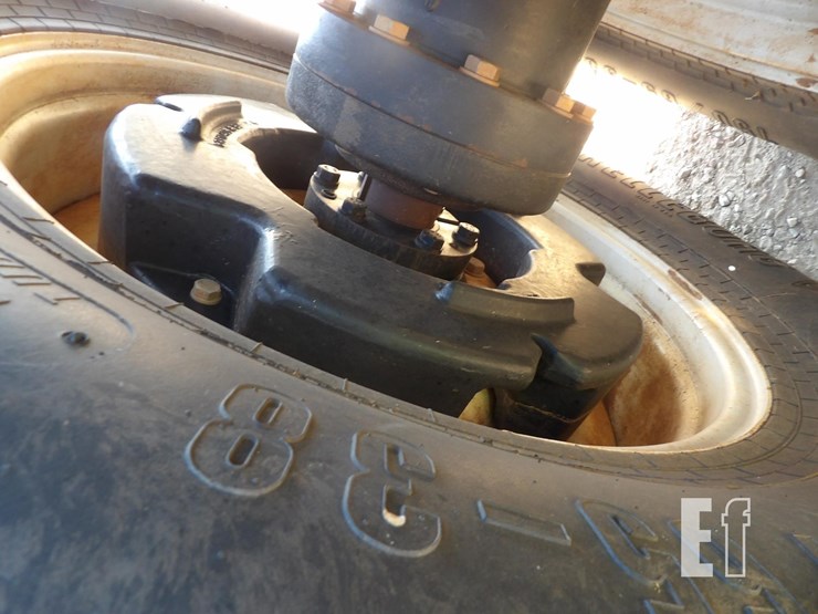 new-holland-t9040-image-8