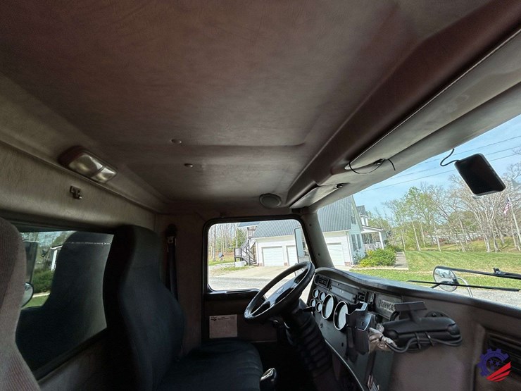 2005-kenworth-t300-image-89