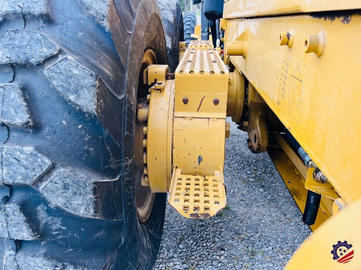 2010-caterpillar-120m-image-65