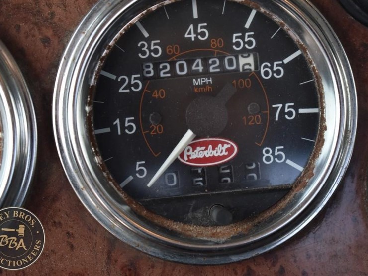2005-peterbilt-385-image-45