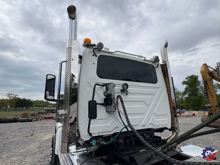 2024-international-hx520-image-33