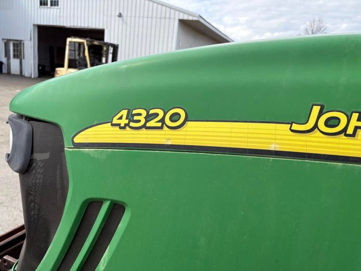 john-deere-4320-image-15