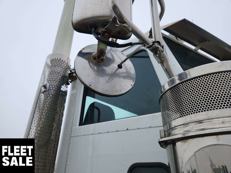 2015-peterbilt-367-image-59