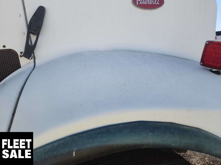 2004-peterbilt-330-image-32