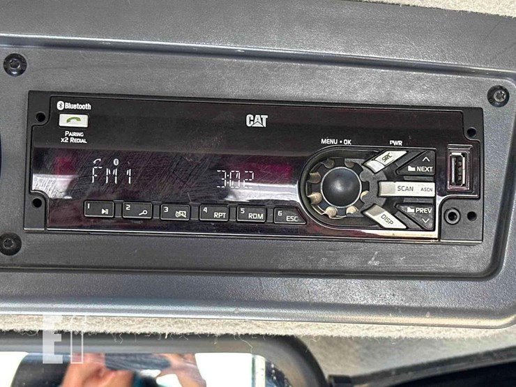 2020-caterpillar-d6-xe-lgp-image-30