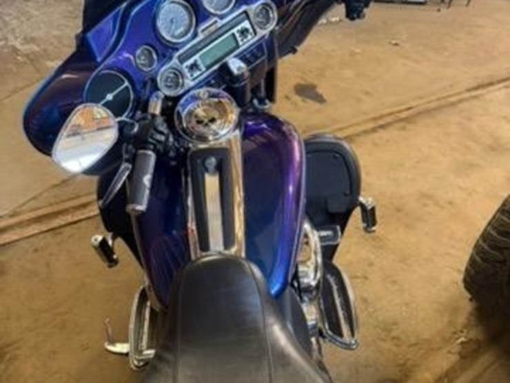 2009-harley-davidson-flhtcui-motorcycle-image-4