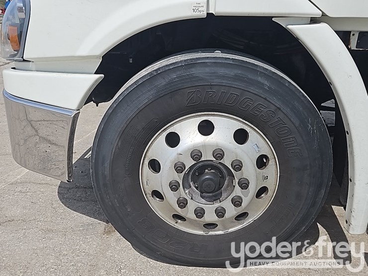 2017-freightliner-cascadia-113-image-8