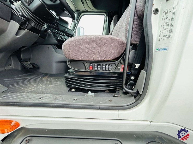 2024-international-lt62f-t/a-truck-tractor-image-82